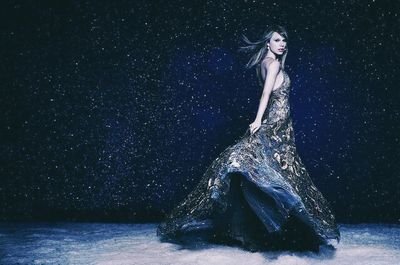 Don't you see the starlight, starlight? Don't you dream impossible things?