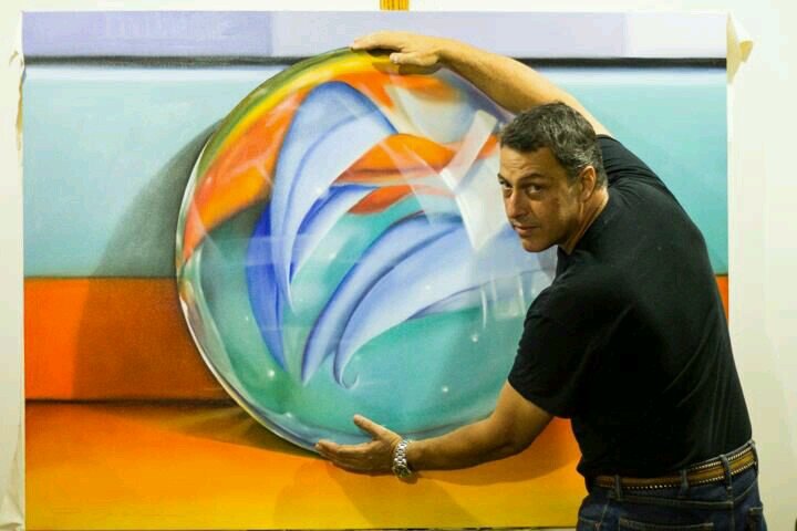 Artista Plástico Venezolano. Hiperrealista. Premio Alianza Internacional de Pintura Salvador Dalí otorgado por la Unión Europea de Críticos de Arte en la Ciudad