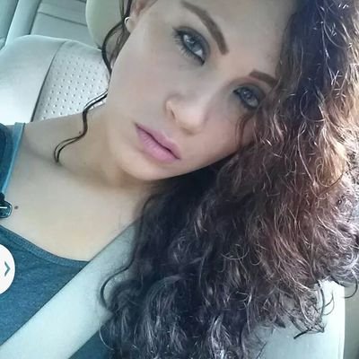 valelayz20's profile picture. 