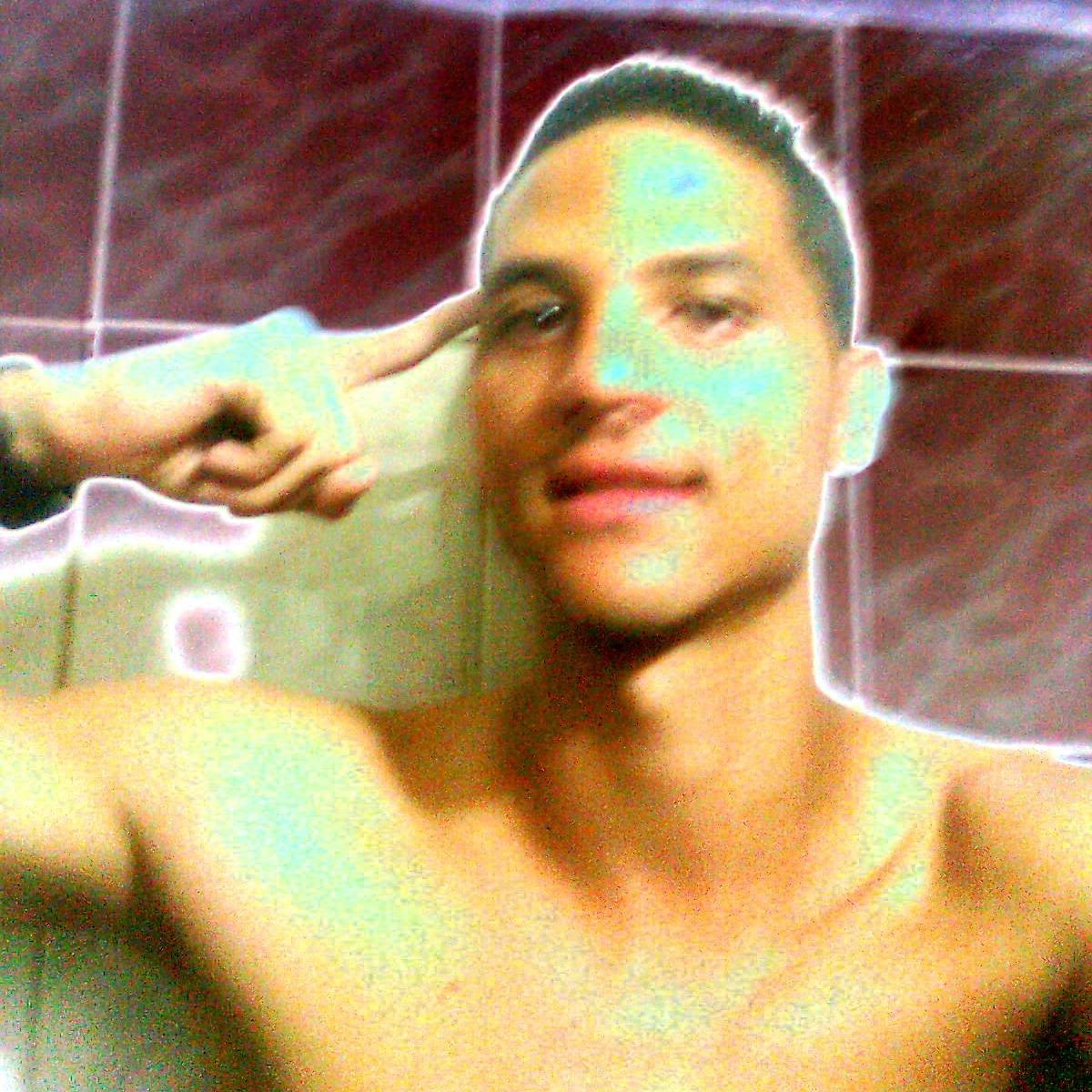 j_tavo15's profile picture. 