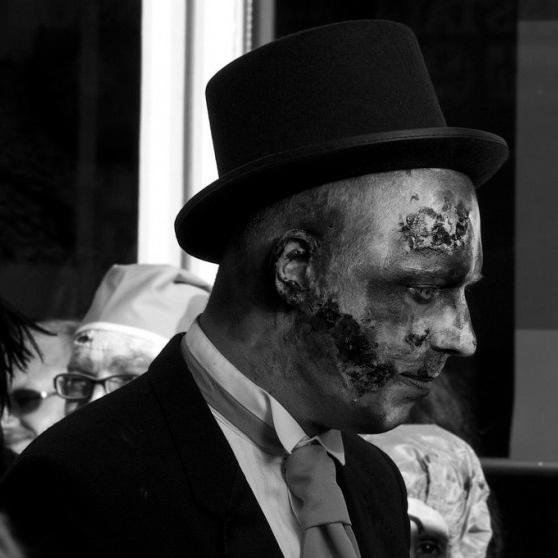 A rather posh zombie with refined tastes. I promote all creatives. Please follow and mention me in your promotional tweets and I will RT them. No DMs please.