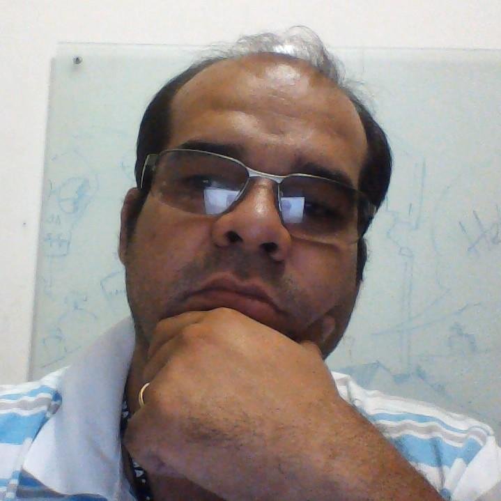 Analista de Sistemas 💻
Professor Universitário📚
Apaixonado pela família 👨‍👩‍👧