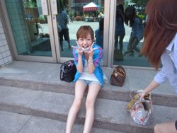 性格はなんか変な子。方向音痴、テンションは常に高い。よく喋る。考えすぎってよく言われます。でも結構前向き。晴れた日は公園とかに散歩に行くのが好きです。のんびりゆっくり散歩してます。デジカメで空の写真を撮るのが好きです(＾－＾)