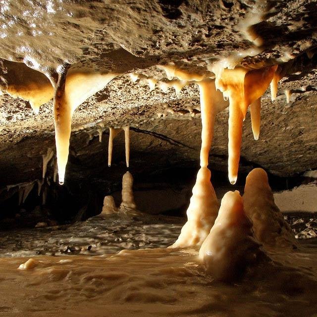 Information & news for caving in the Peak District. Maintained by the Derbyshire Caving Association