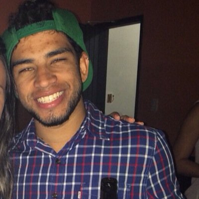 Se me deseja o mal, te desejo amor.Afinal, cada um oferece aquilo que tem..