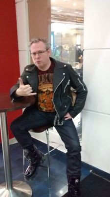 Amante del Hard Rock, Heavy, Trash & todas las tendencias de Metal, Aficionado al Futbol, Ciclismo, Automovilismo, Deportes, Cine y Literatura.