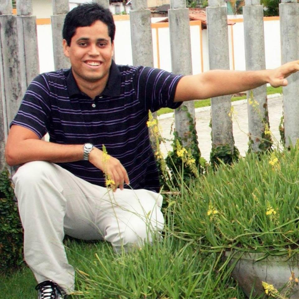 Sou um simples pensador que busca o auto-conhecimento, e a compreensão do mundo que nos cerca.Bem vindos e muita luz e paz pra todos nós