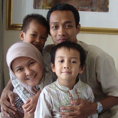 Telecom engineer, I like photography, and familyholic.