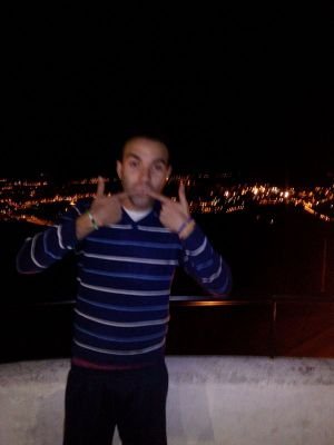 Estudiante de Filología Francesa en la UEX. Sigueme y conoce mi locura. Un soñador madridista. A mamarla a Parla.