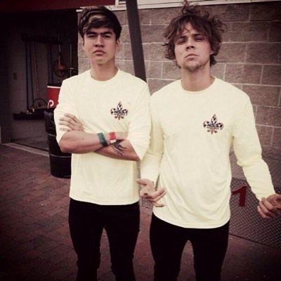 #VOTE5SOS RT ALL TWEETS YOU SEE WITH THE SAME HASHTAG. CLICK ON LINK TO VOTE FOR ALL THEIR NOMINATIONS: http://t.co/LDxasyMI3L