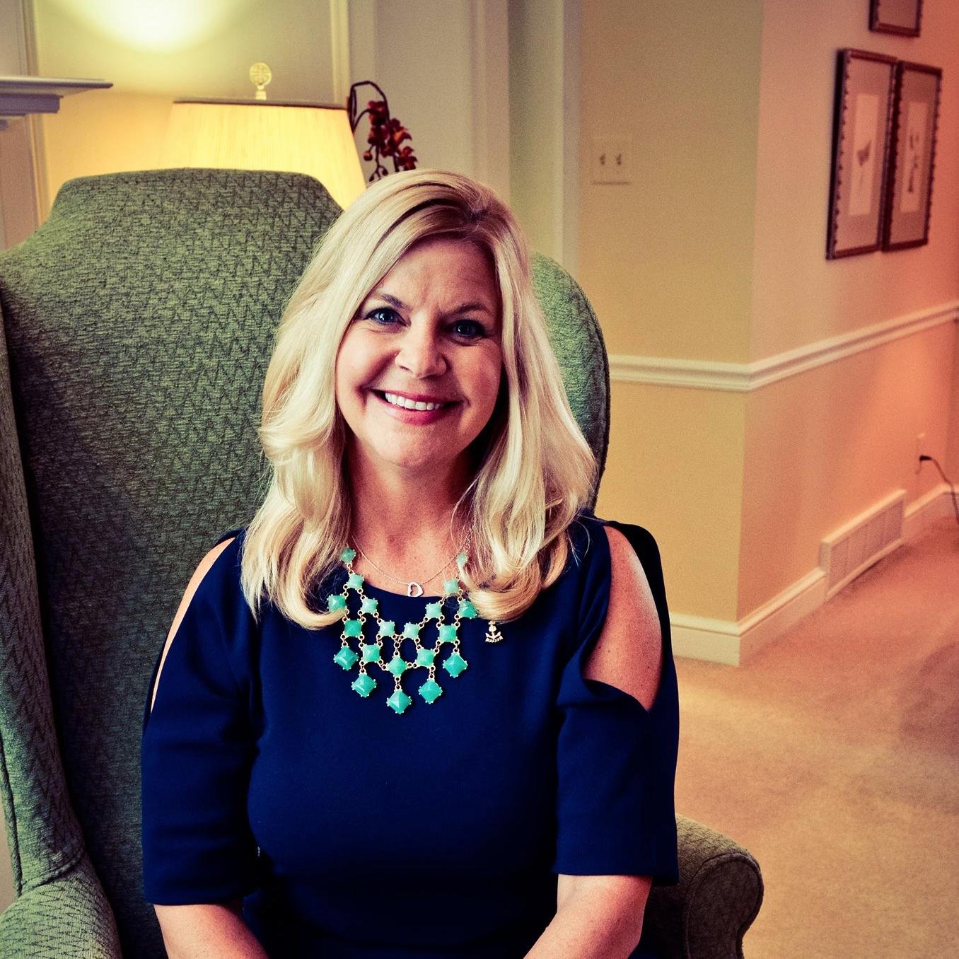 SVP of Communications at Wells Fargo. A mom who loves food, wine, politics, volleyball, golf and Highland Park HS band and sports!