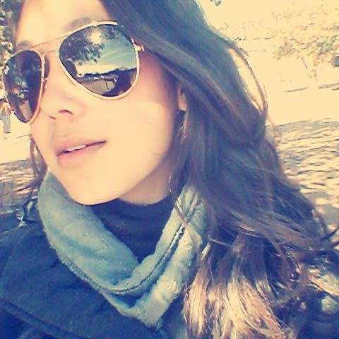 Sorria, só ria. Acalma, a alma. Se derrame, se der ame. Releva, se eleva. Respira, e não pira.