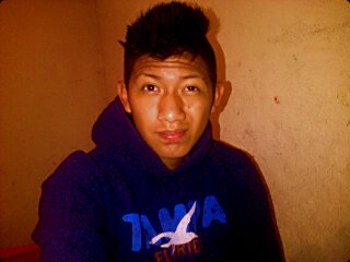 soy un chavo algo timido pero si me dan confianza puedo parecerme a ROMEO' :D y cuando me enamoro me enamoro a lo pendejo... :) ;) :3 :*