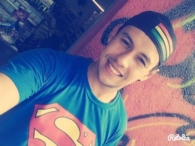 São paulino, 22 anos, libriano & dançarino 
Amo: fotografia, esporte, cinema & Familia 
Muitoo fã da dupla.       -  Jorge & Mateus