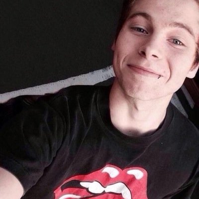 ☠ follow @squishhemmo ily ☠