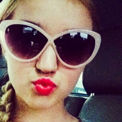 EvrydayElly's profile picture. 