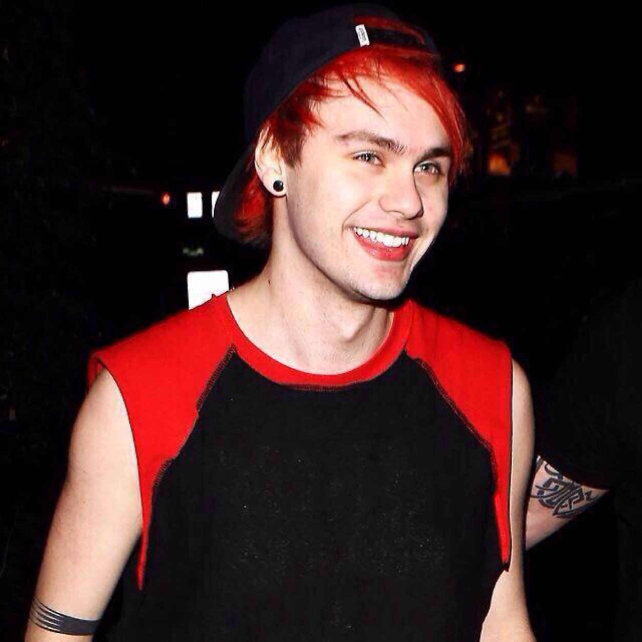 Just an account dedicated to the most beautiful person in the world Michael Clifford ❤️