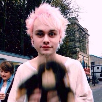 the aim of this account is to make people smile, read my tweets and get involved to get DMs to 5/4 (with proof) x