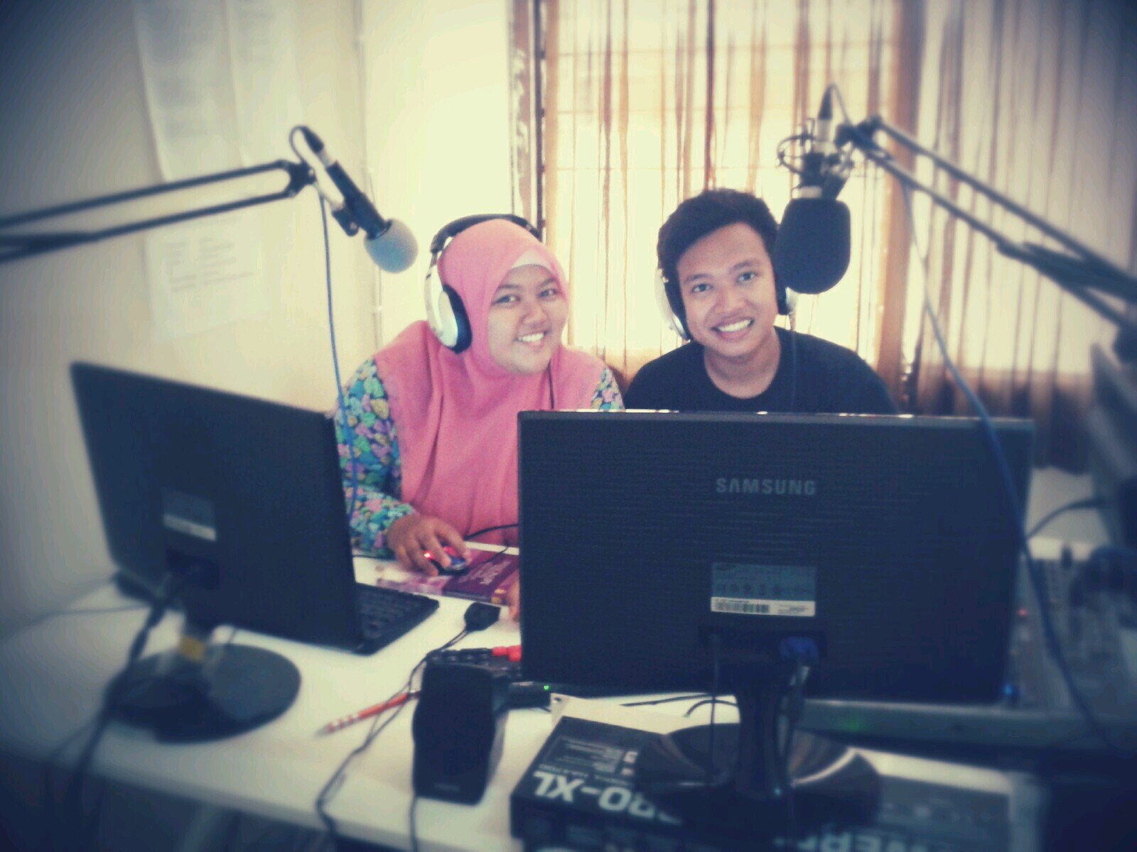 I'm an Announcer, Designer, Photographer. I LOVE RASULULLAH SAW & MY MOM because THEY ARE MY INSPIRATION ♥ Let's Dream, Trying, & make all happen!