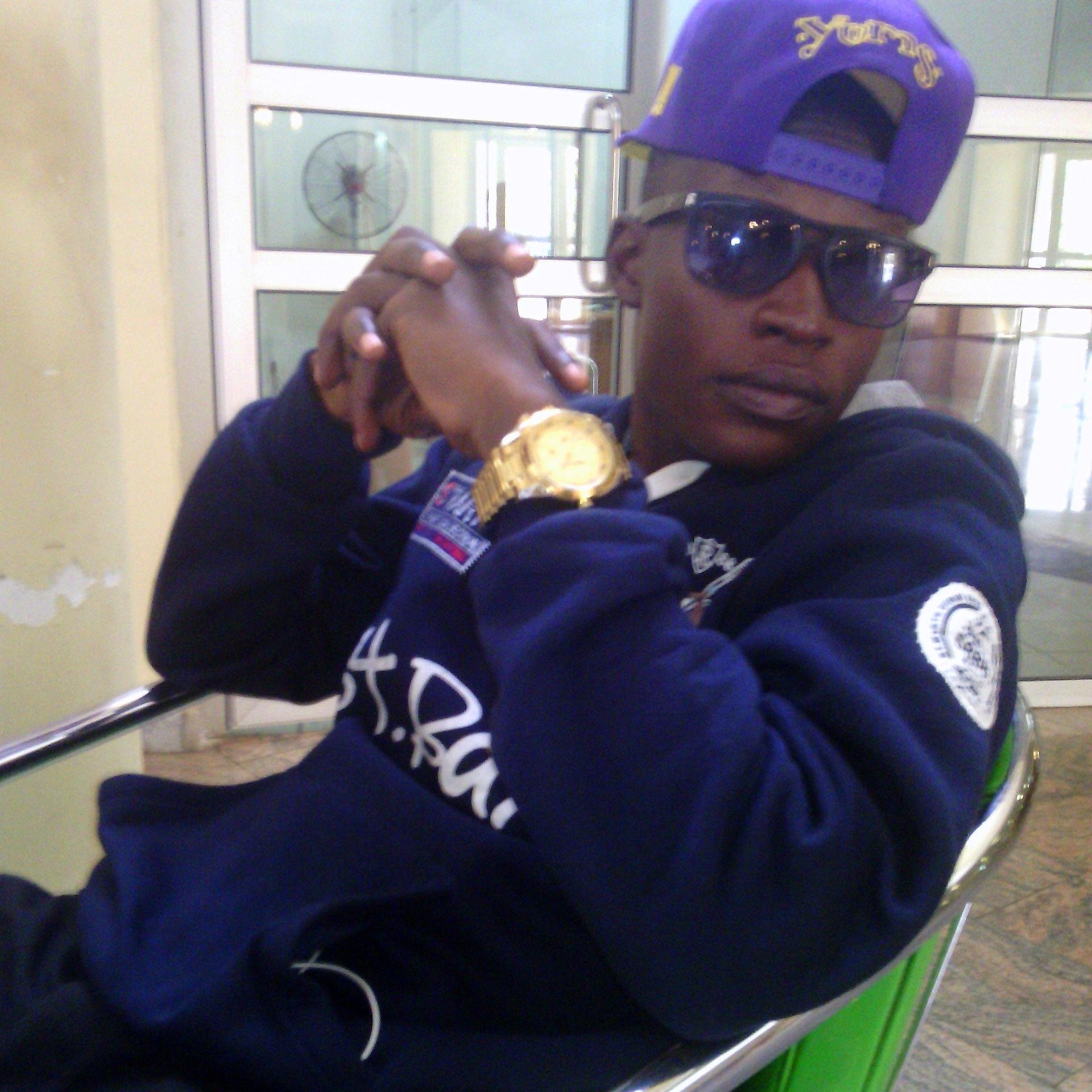 c.e.o.cold ice entz, graphic designer, artiste, producer/sound engineer, event manager,blogger...tisanx@gmail.com