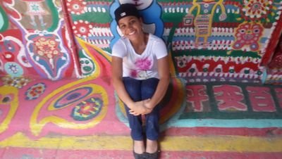 Locutora pero Egiptologa frustrada que le encantan los idiomas, diversas culturas, viajar, leer y explorar