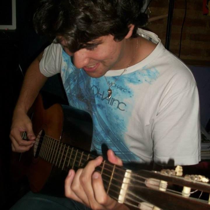 Peronista,hincha de Racing,y fanatico de los Redonditos de Ricota a morir!!! - Estudiante de Derecho en la UNRN.