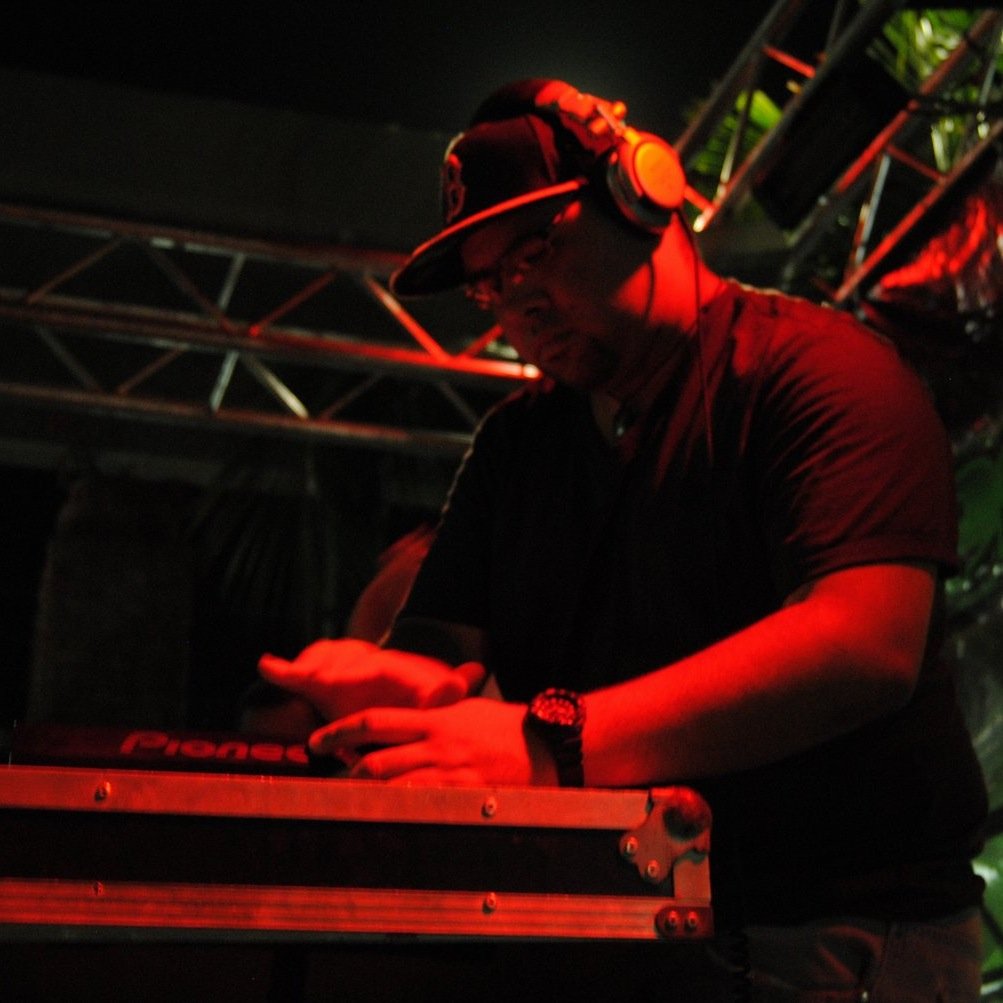 AKA Mr Weiss Dj (House, Tech House, Progressive), Lcdo Adm. Gerencia Industrial, Amante del mundo AUTOMOTOR, Futbol , Djs