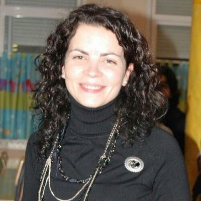 Maestra por vocación, disfrutando día a día de lo que hago. Imprescindible en mi vida mi familia. León siempre en mi ❤️
