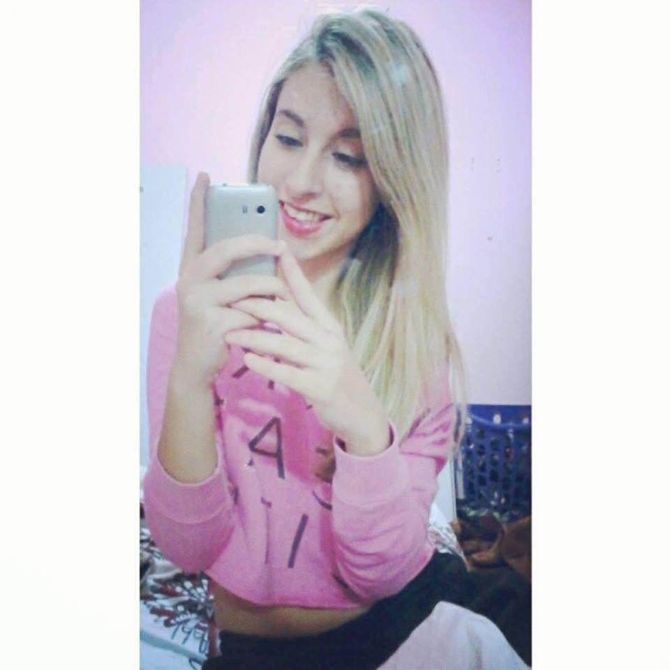 - whats sóo pediir ;D                                   - meeeu* @NegodoBorel    ♥