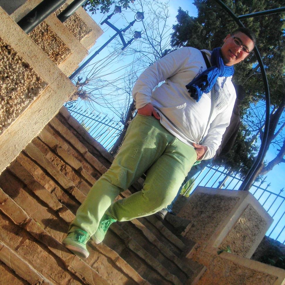 i Want To See You Happy :) But i WAnt To Be The Reason Why !!