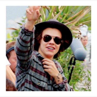 free follow so could you go follow @zrryaf #vote5sos #EMAbiggestfans1D