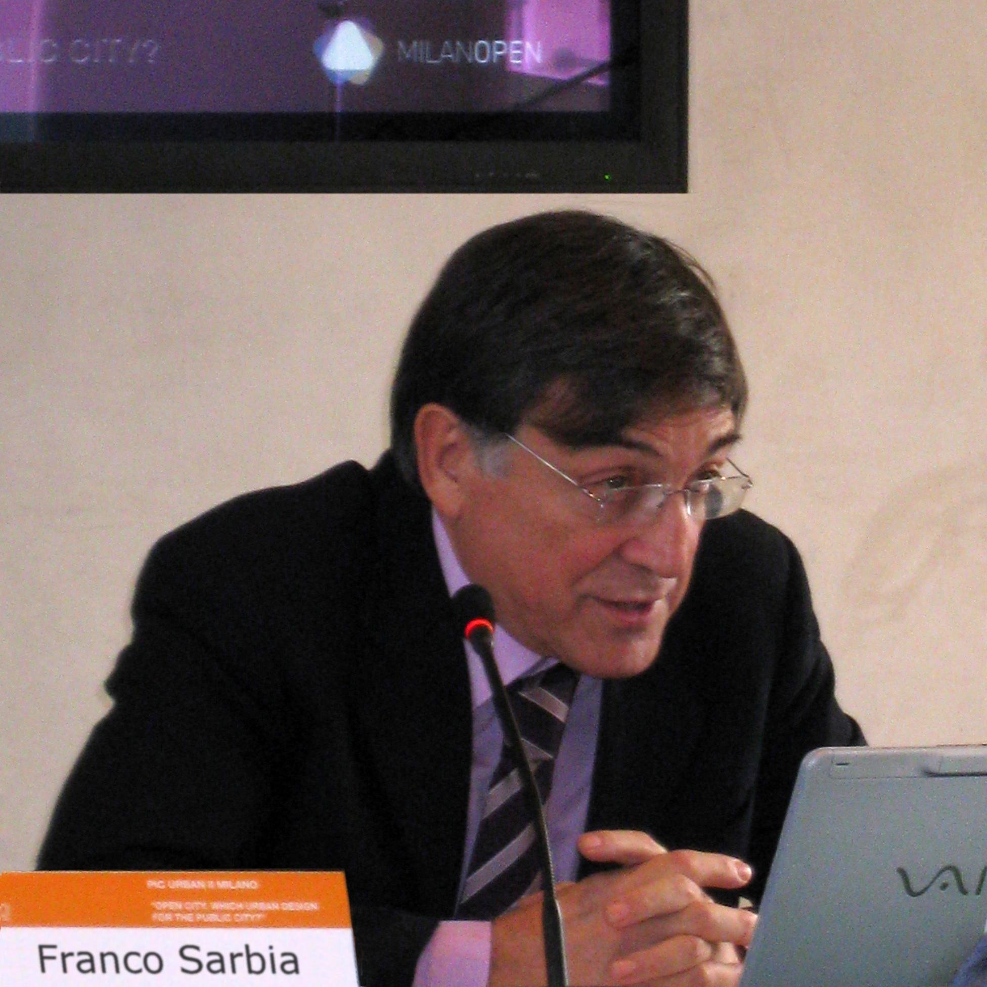 Mi occupo di pianificazione partecipata della città sostenibile: di valorizzazione integrata delle sue risorse sociali, economiche e ambientali.