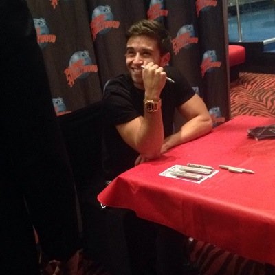 I Love Jake Miller To The Moon And Back❤
Met Jake Miller 11/4/14 for the first time ❤️