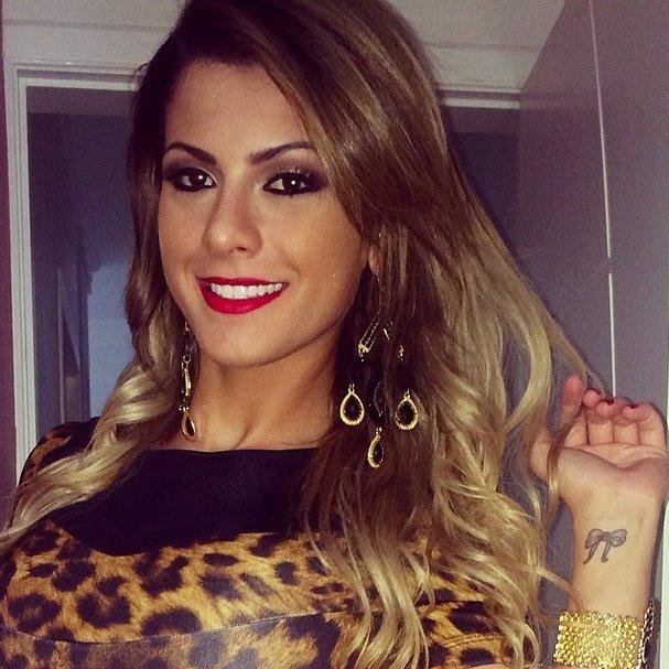 Mutirões de apoio á Babi Rossi - Participante de A Fazenda 7 
ADM's: @CentralBabiRo @FandomBabi