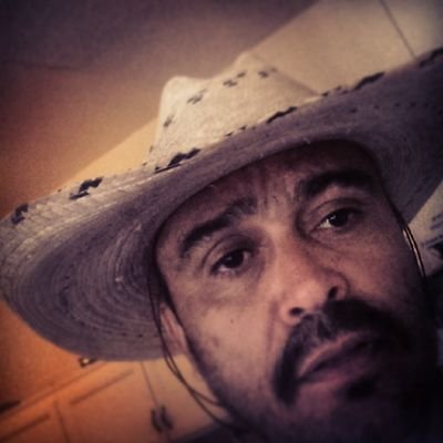 ladrando por una cualquiera       delatorrej55@yahoo.com