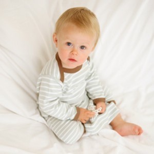 Natural baby clothes made from organic cotton and bamboo. Long lasting, green clothing for your baby.