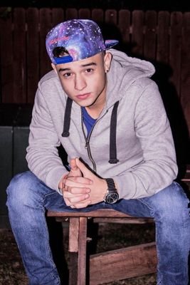 Amo a jerry hernandez y tambien todo el lenco de acabatelo y tambien amo a otros como:1 DIRECTION CD9 AUSTIN MAHONE Y A JUSTIN BIBER