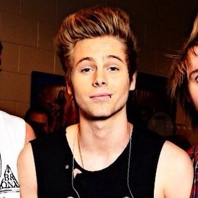 I saw 5sos and1d on aug 17❤️ im going to see 5sos on dec 6 at the jingle bell concert
