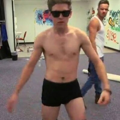 please follow @Justbeniallgirl  AND RT PLEASEEE https://t.co/Y4aXSotavj
