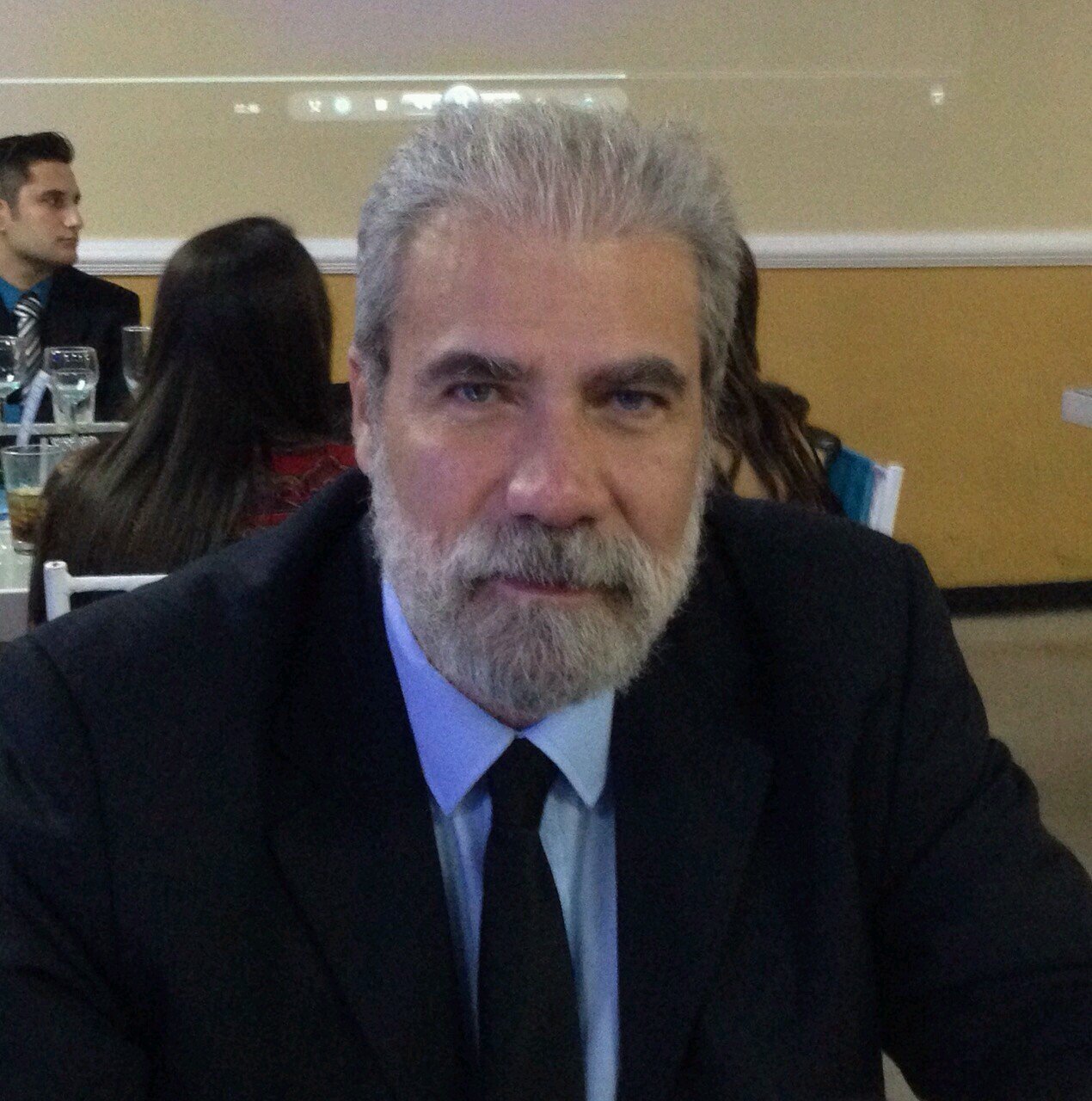 Emprendedor, demócrata y gremialista.