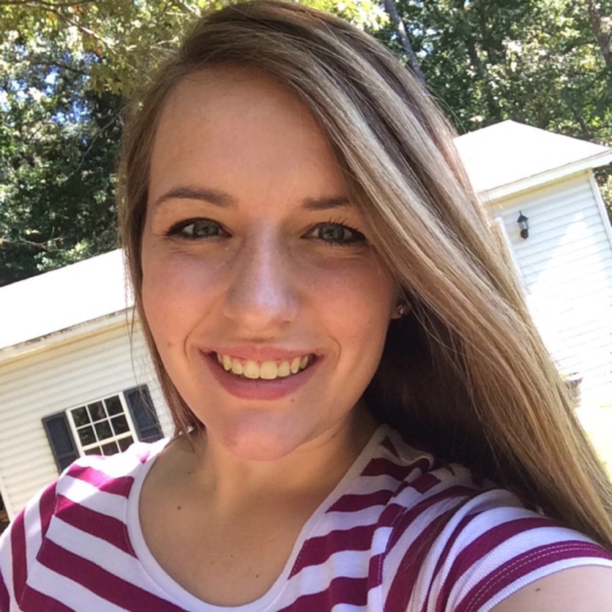 ashlyn_courtney's profile picture. Beauty isn't about having a pretty face, it's about having a pretty mind, a pretty heart, & a pretty soul.