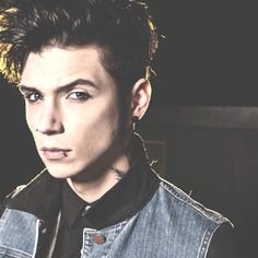 Im andy dixon older son of daryl dixon.im 22 years old taken by my love Gerardmcrrp.daddy of @travisbenway and @ravenaliceway