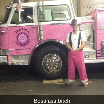 RobinsonLogue's profile picture. I suck at tweeting