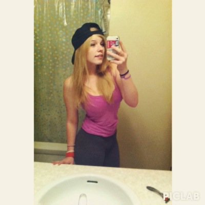 Follow me an ill follow back. 
Follow me on instagram Amber_Jensen_ ❤