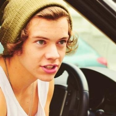 Hey follow @nialllukeharry ! She'll follow back!
