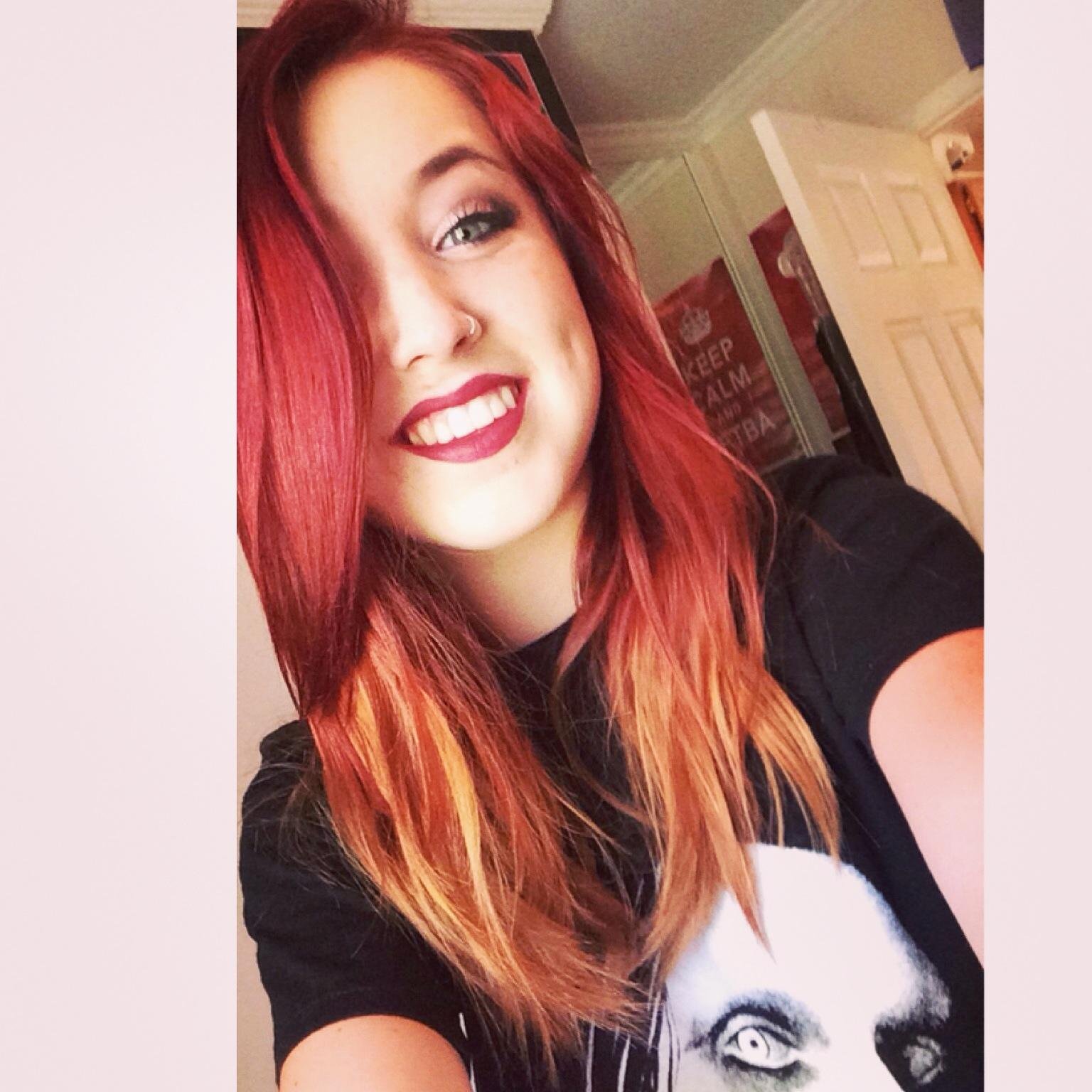 kasadeee's profile picture. I like hot sauce and horror. Watermelon enthusiast.