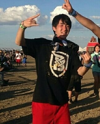 tsuru2_rock's profile picture. 大学4年生。音楽好きです。ベース練習中。よくライブでわいわいしてます。バスケやってました。基本スポーツ好きです。毎日笑顔。気軽にフォローしてください！