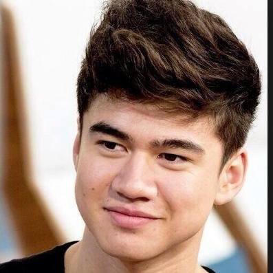 r0chellebar0nia's profile picture. 