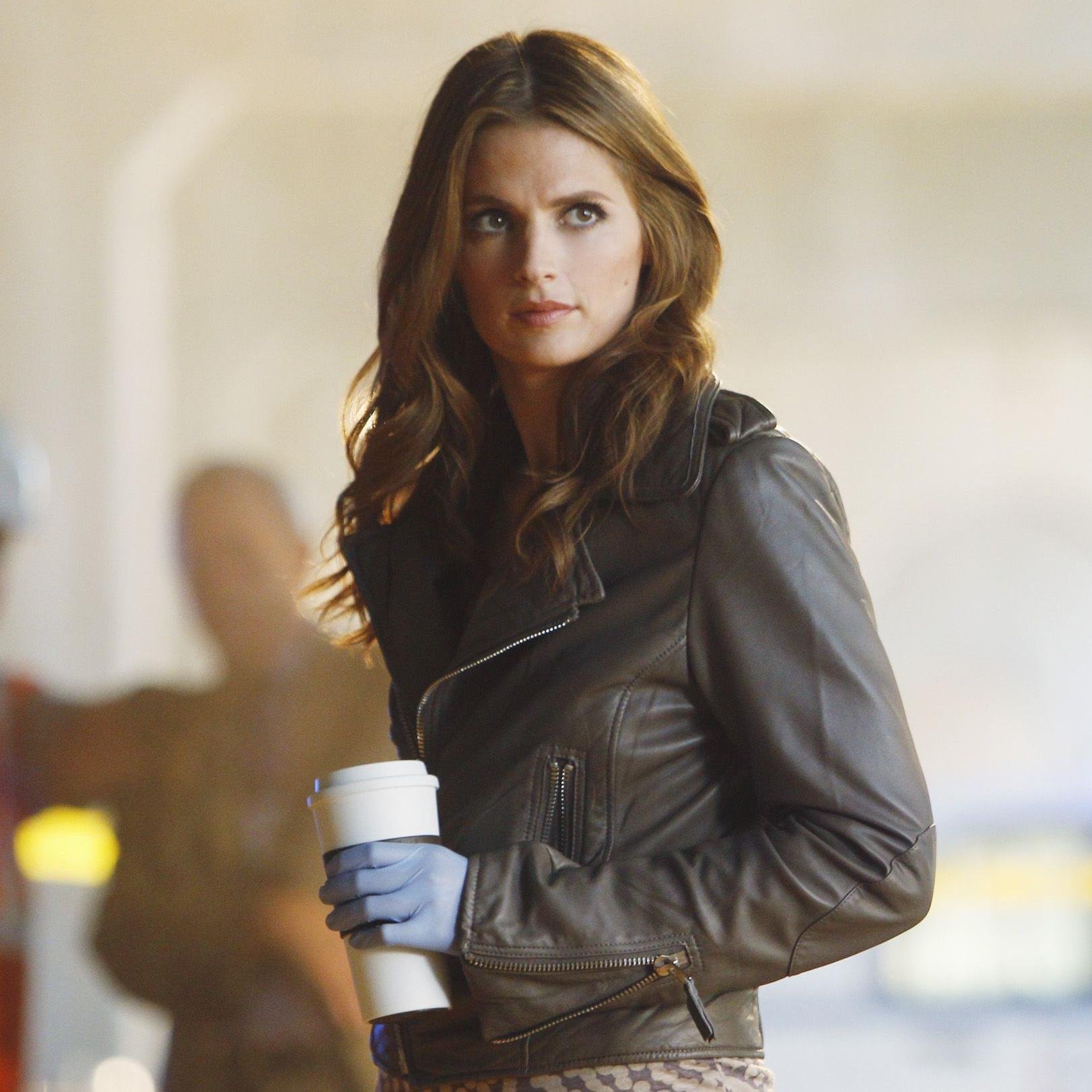 Tweeting links to Kate Beckett's clothes on eBay. Because you can find good stuff there for less and we all love Beckett's style, don't we?