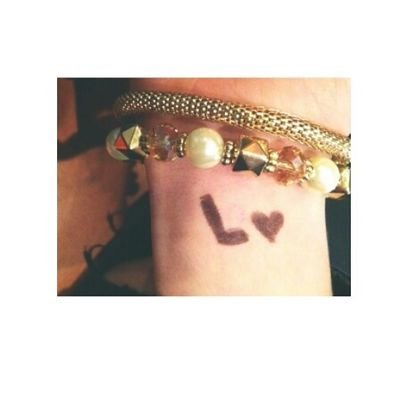 •lilly✨ •gymnasium • germand and english girl • new on twitter❤